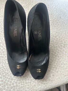 Chanel Peep-toe pumps size 38